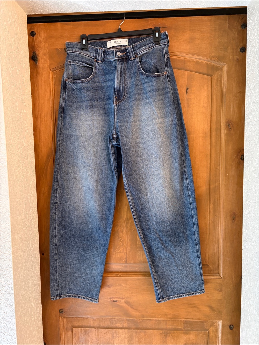 Hollister Men's Relaxed Blue Washed Jeans